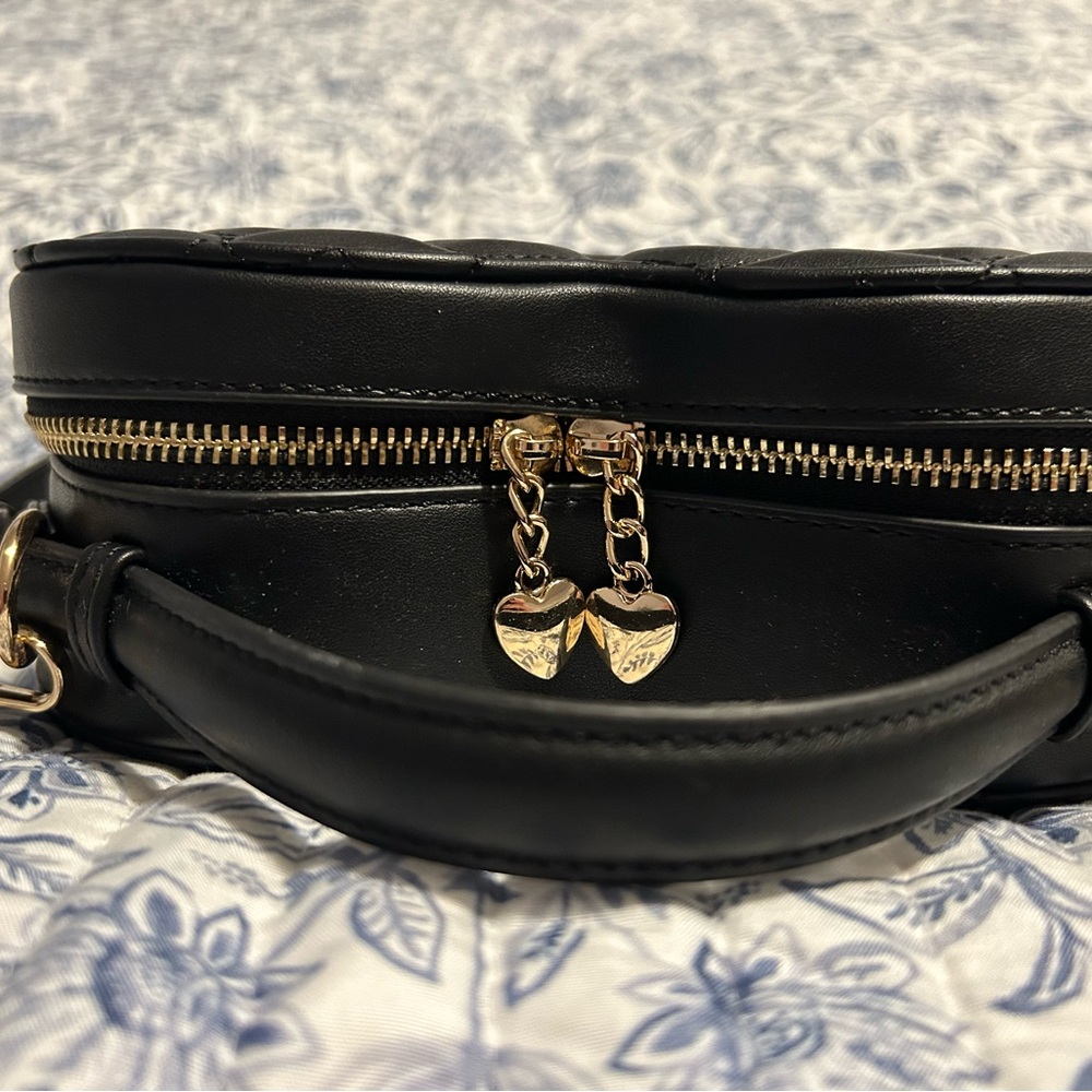 Black Quilted Heart-Shaped Crossbody Bag NWOT - Picture 5 of 6